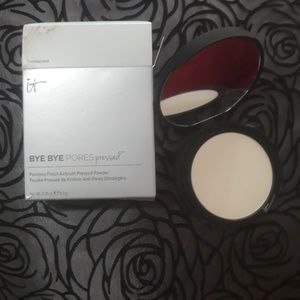 It cosmetics bye bye pores pressed powder